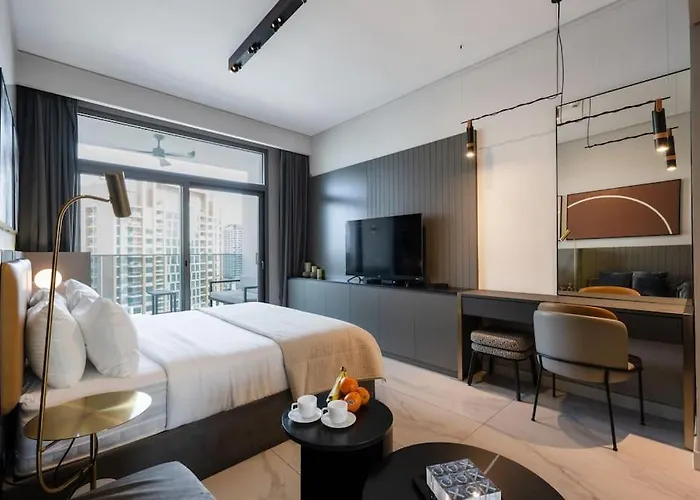 Spacious Studio With City Views & Pool Views - 1618