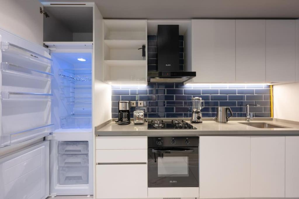 Spacious With Views & Pool Views - 1618 Apartment