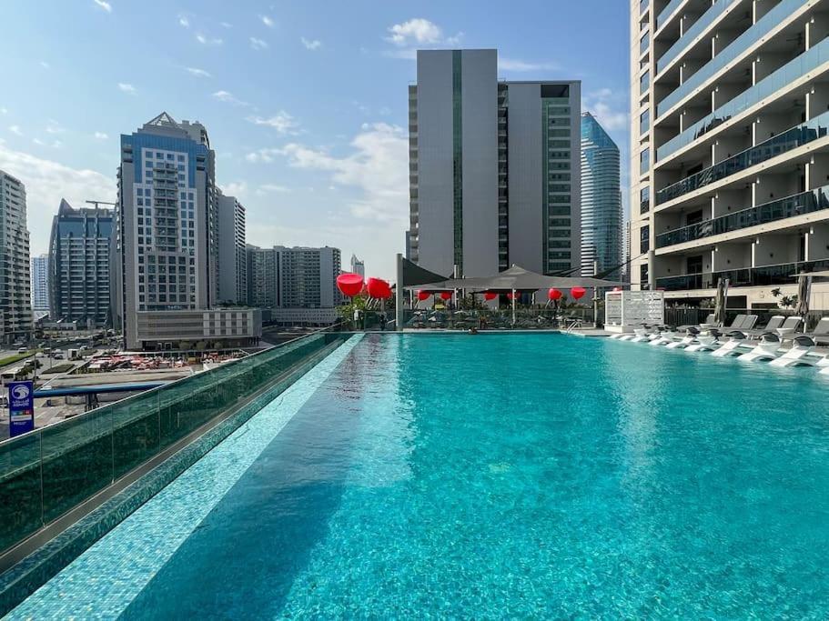 Spacious With Views & Pool Views - 1618 Apartment *