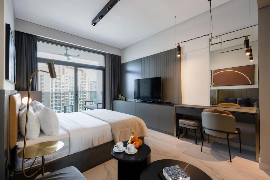 Spacious With Views & Pool Views - 1618 Apartment Dubai