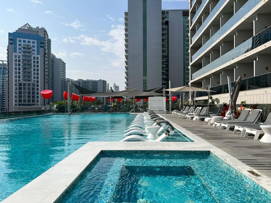 Spacious With Views & Pool Views - 1618